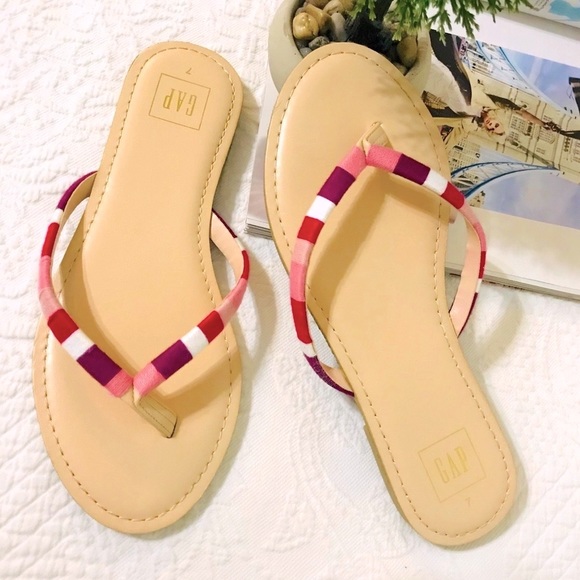 GAP Shoes - GAP Sandals Threaded Color Blocks Straps Like New!